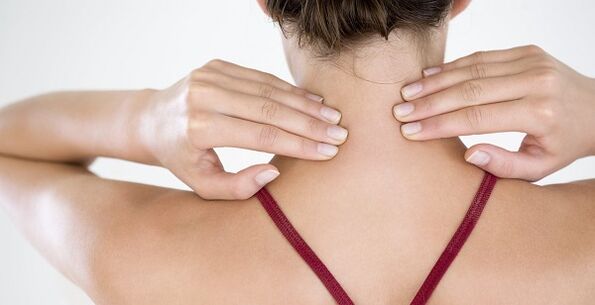 болка във врата поради остеохондроза