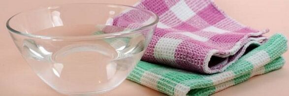 навлажнена кърпа за компрес при цервикална остеохондроза